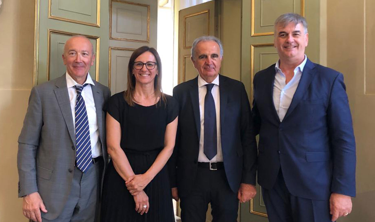 Da sinistra: l'ex Presidente Paolo Gerevini, il Direttore Monica Artosi, il nuovo Presidente Gabriele Ferri e il Vice Presidente (nonchè Direttore Generale Operativo di Conad) Francesco Avanzini